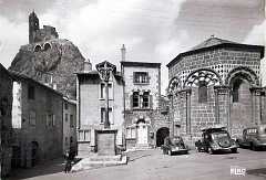 43 Le Puy Aiguilhe Place et Mairie